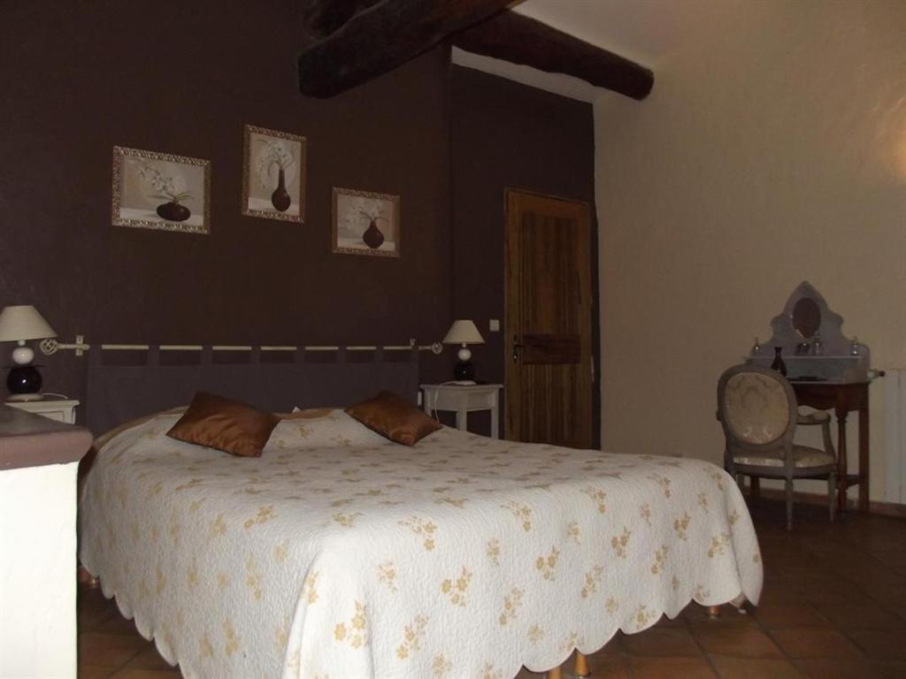 Domaine Saint Victor Hotell La Tour-dʼAigues Exteriör bild